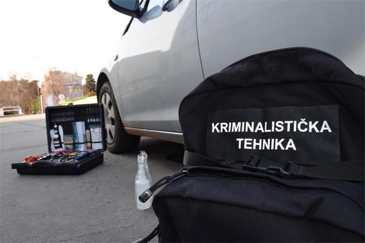 PRIPAZITE! U Poreču i Vrsaru provaljeno u automobile